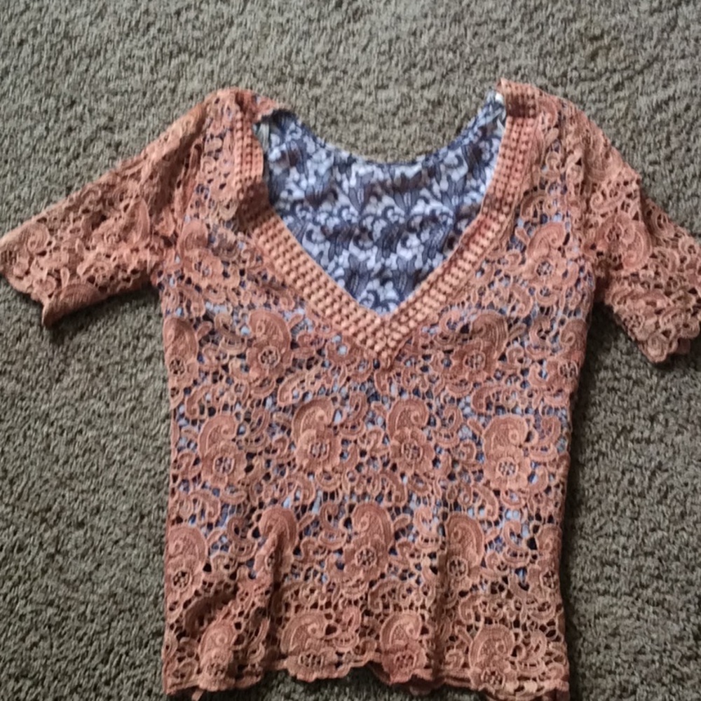 Short sleeved darling burnt orange top!